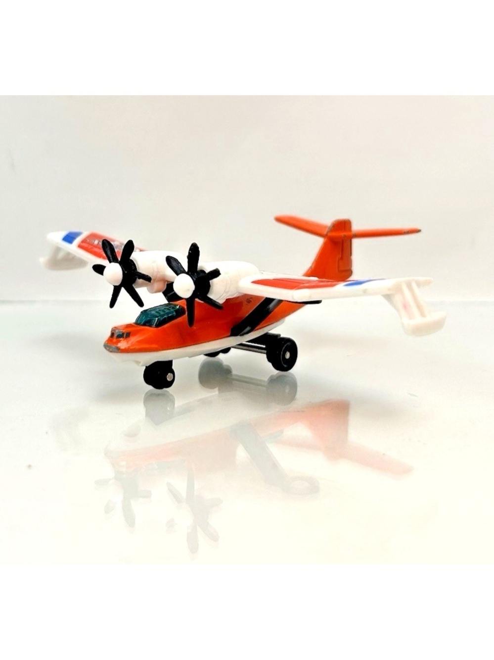 Matchbox SkyBusters MBX Coast Guard Patrol Hydro Prop Plane